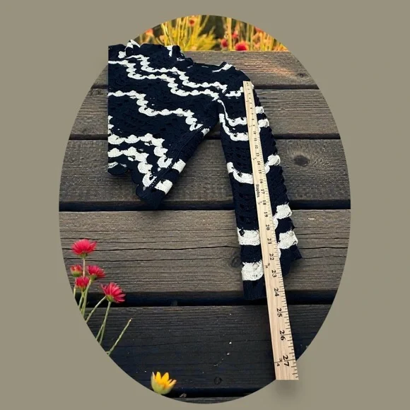 Vero Moda Open Crochet Knit Long Sleeve Sweater Top. Navy/White. Size: Large - Picture 8 of 11